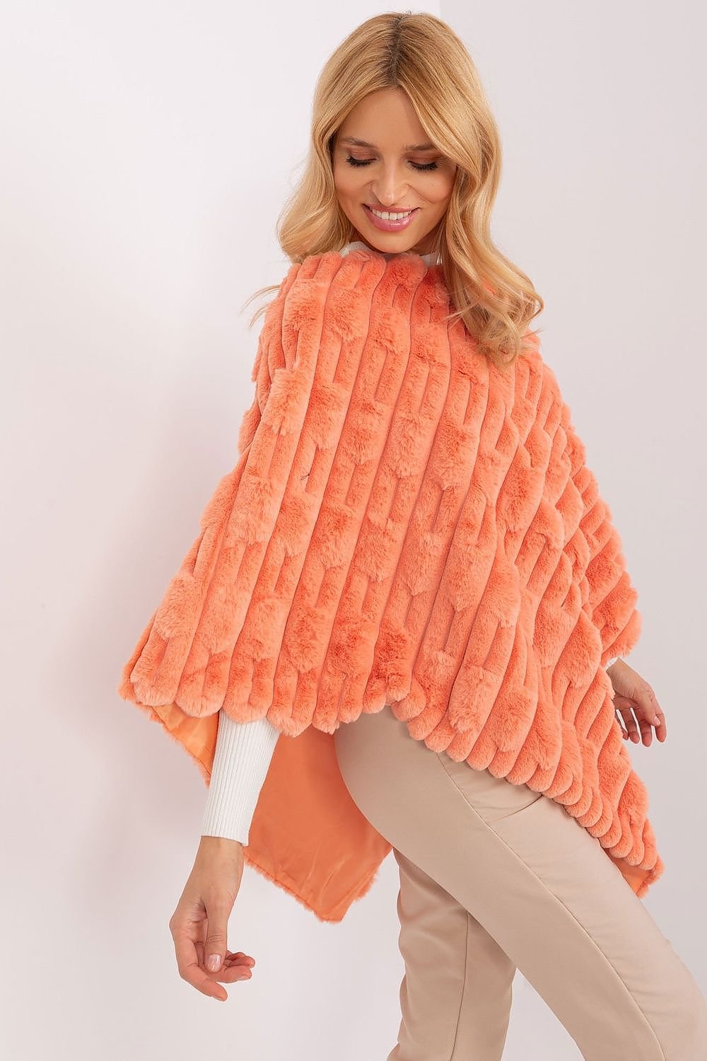 Poncho model 190863 AT