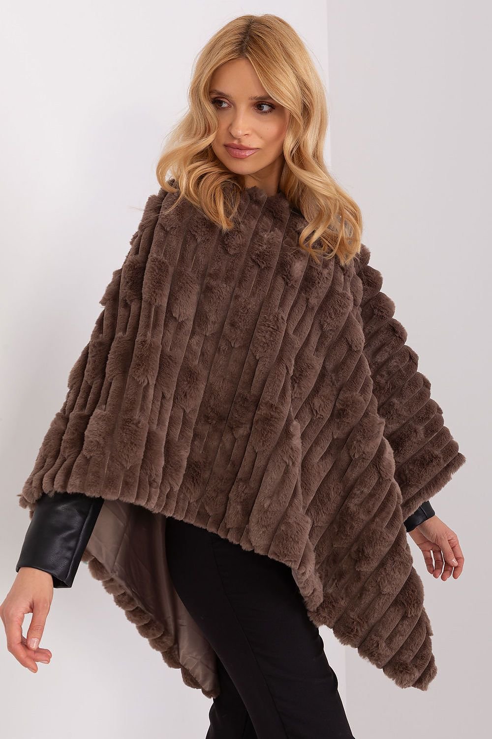 Poncho model 190863 AT