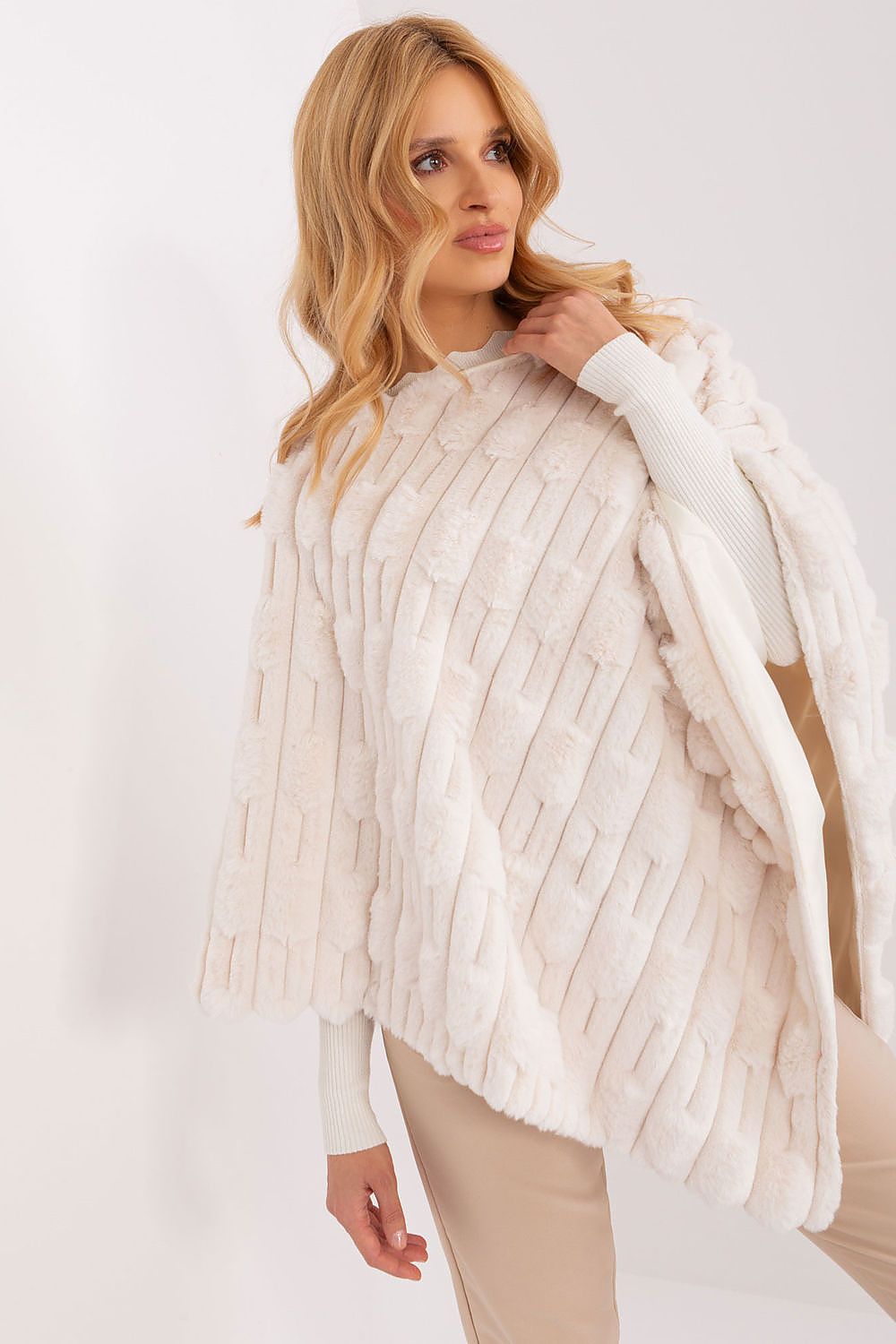 Poncho model 190863 AT