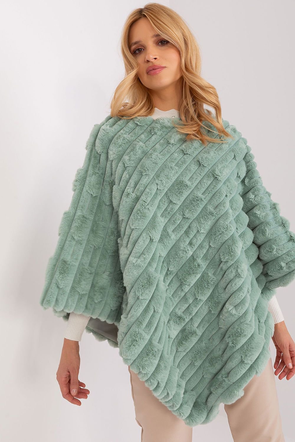 Poncho model 190863 AT