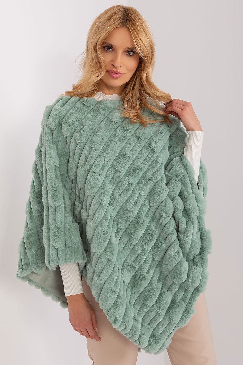 Poncho model 190863 AT