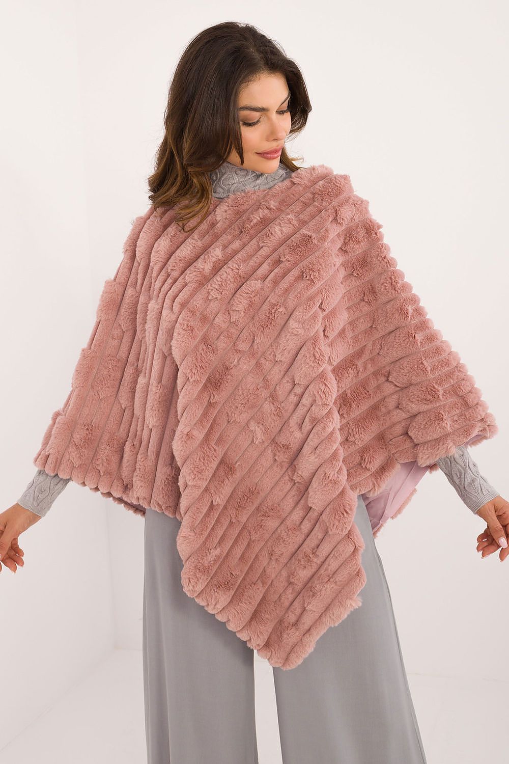 Poncho model 190863 AT