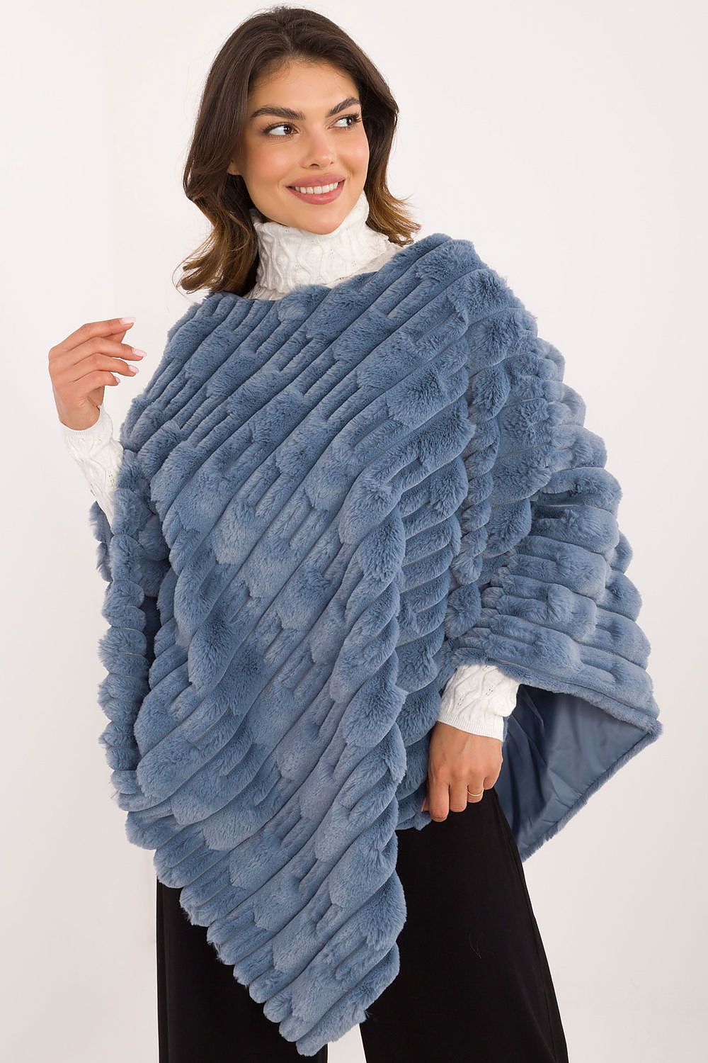 Poncho model 190863 AT