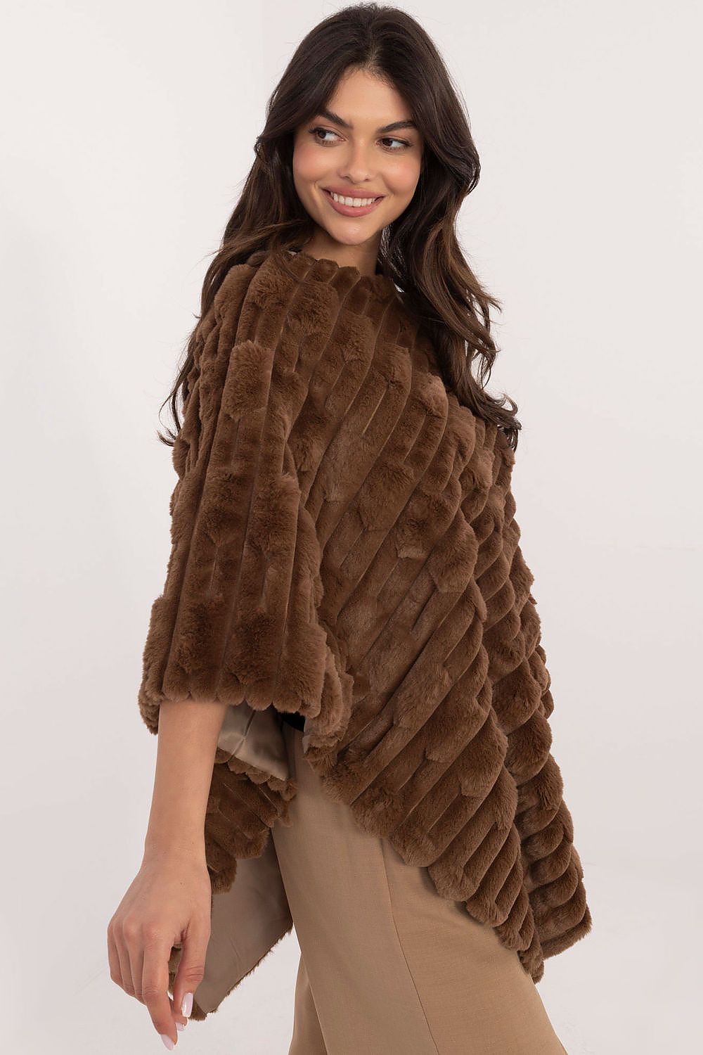 Poncho model 190863 AT