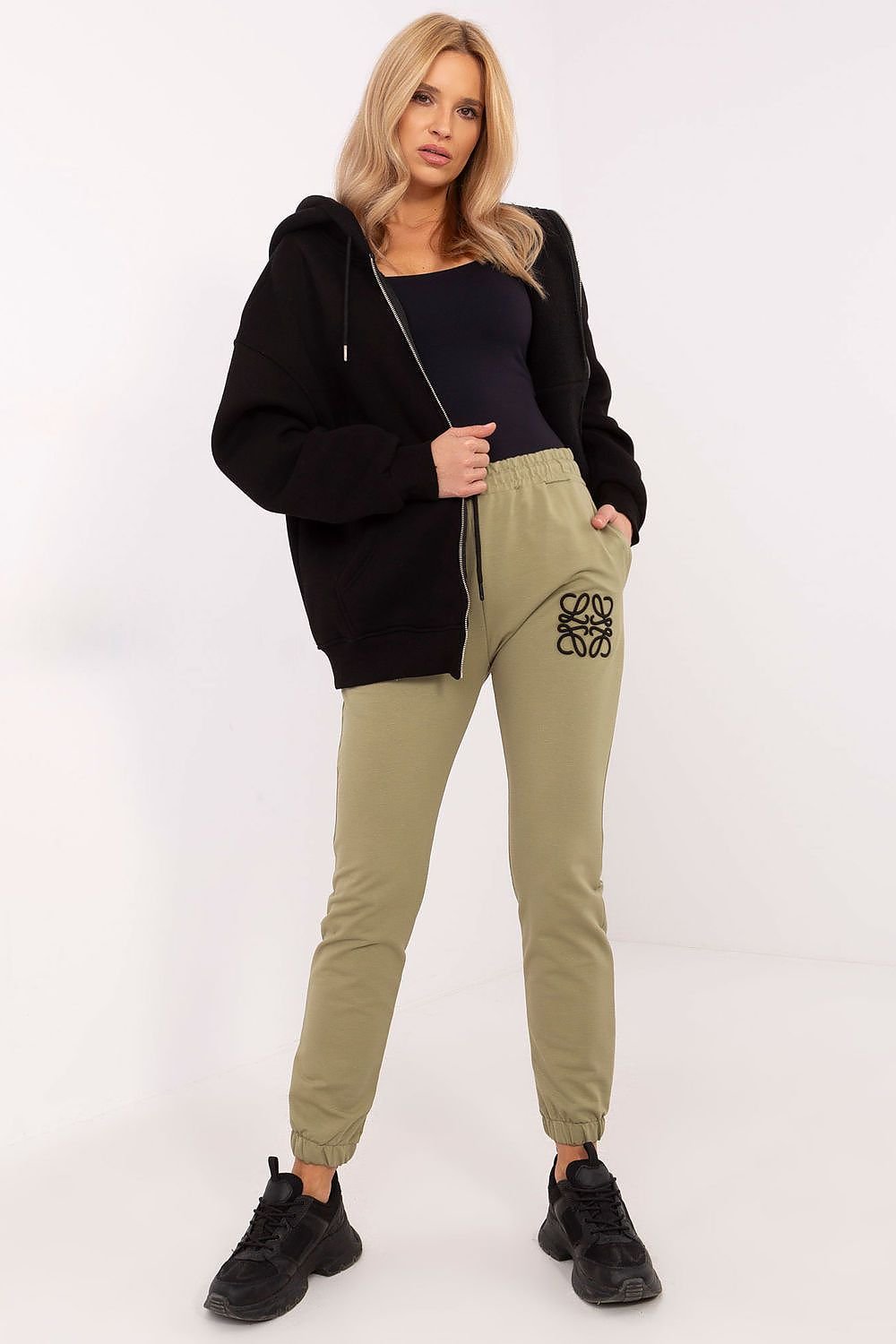 Pantaloni model 206053 Relevance